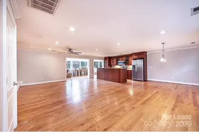 1060 26th Avenue NE, Hickory, NC 28601 - Photo 4