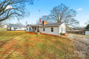 74 7th St NW, Taylorsville, NC 28681 - Photo 2