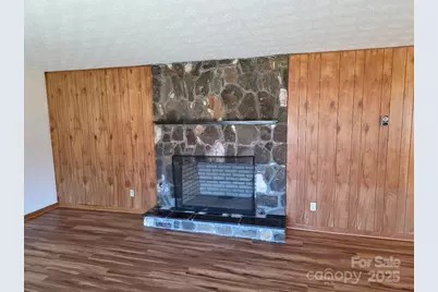 1375 E US Highway 19E Highway, Burnsville, NC 28714 - Photo 32