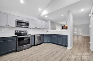 8041 Christmas Ct, Charlotte, NC 28216 - Photo 14