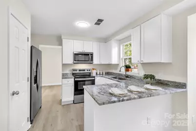 7730 Woodknoll Drive, Charlotte, NC 28217 - Photo 14