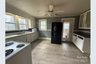 712 Griffin Avenue NW, Valdese, NC 28690 - Photo 4