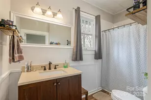 506 W Blue Ridge Rd, East Flat Rock, NC 28726 - Photo 16