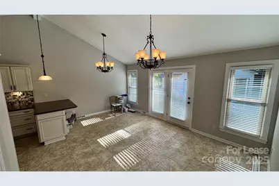 3813 Woodgreen Terrace, Charlotte, NC 28205 - Photo 2