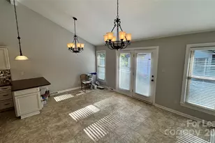 3813 Woodgreen Terrace, Charlotte, NC 28205 - Photo 2