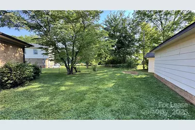 3813 Woodgreen Terrace, Charlotte, NC 28205 - Photo 18