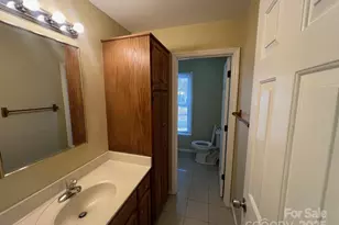 8428 Meadowcroft Ct, Charlotte, NC 28215 - Photo 20