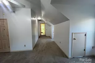 8428 Meadowcroft Ct, Charlotte, NC 28215 - Photo 18