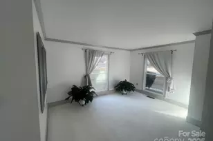 8428 Meadowcroft Ct, Charlotte, NC 28215 - Photo 6