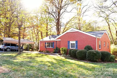 320 W Stewart Avenue W, Mooresville, NC 28115 - Photo 2