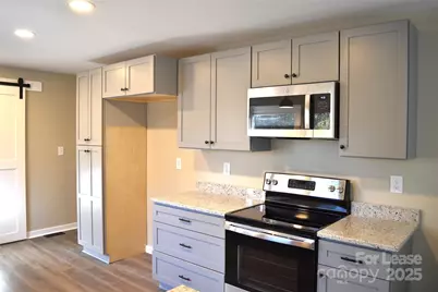 320 W Stewart Avenue W, Mooresville, NC 28115 - Photo 10