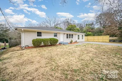 8624 Sharonbrook Drive, Charlotte, NC 28210 - Photo 2