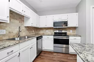 9449 Kings Falls Dr, Charlotte, NC 28210 - Photo 18