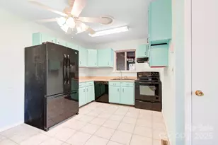 125 Freedom Rd, Hendersonville, NC 28792 - Photo 14