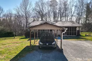 125 Freedom Rd, Hendersonville, NC 28792 - Photo 2