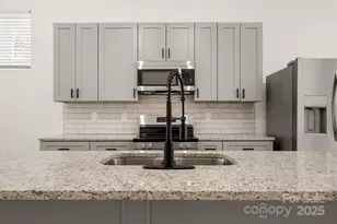 2805 Old Steele Creek Rd, Charlotte, NC 28208 - Photo 12