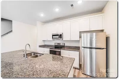 615 11th Street SW, Hickory, NC 28602 - Photo 2