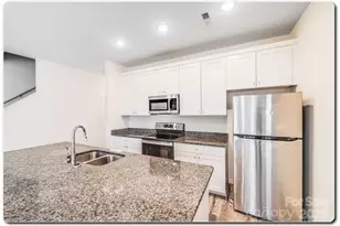 615 11th St SW, Hickory, NC 28602 - Photo 2