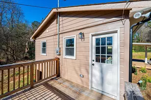 1640 1st St Cir SE, Hickory, NC 28602 - Photo 4