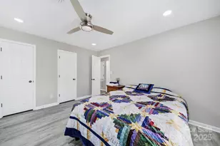 7340 Lake Front Dr, Charlotte, NC 28278 - Photo 20