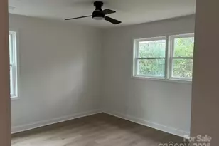 345 Fannie Cir, Charlotte, NC 28205 - Photo 8