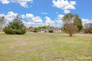 208 Daves Rd, York, SC 29745 - Photo 10