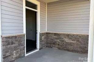 7121 Maple Run Cir, Charlotte, NC 28215 - Photo 4