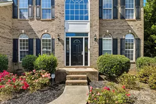 1121 Yarrow St, Matthews, NC 28104 - Photo 2