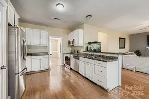 10303 Baskerville Ave, Charlotte, NC 28269 - Photo 8