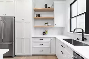 18304 Rosapenny Rd, Charlotte, NC 28278 - Photo 16