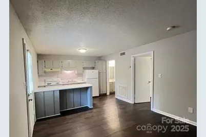 1090 7th Avenue NW #14, Hickory, NC 28601 - Photo 2