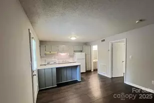 1090 7th Ave NW, Hickory, NC 28601 - Photo 2