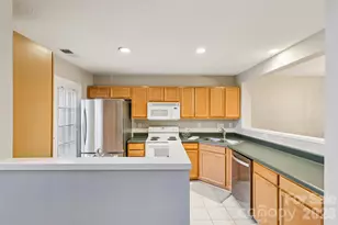 10213 University Park Ln, Charlotte, NC 28213 - Photo 8