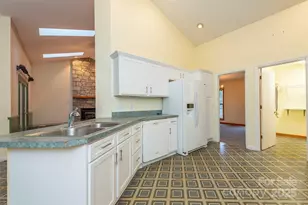 2 Woodburn Ct, Swannanoa, NC 28778 - Photo 4