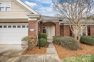 2915 Autumn Harvest Ln, Charlotte, NC 28269 - Photo 2