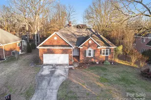 1915 Millbrook Ln, Matthews, NC 28104 - Photo 2