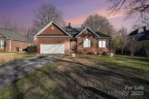 1915 Millbrook Ln, Matthews, NC 28104 - Photo 1