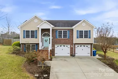 58 W Highland Avenue, Granite Falls, NC 28630 - Photo 2