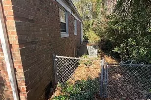 606 N Patterson St, Maxton, NC 28364 - Photo 16