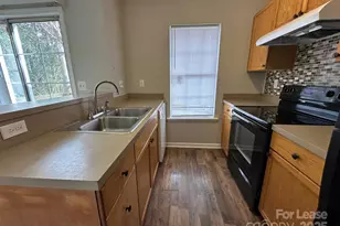 6354 Windsor Gate Ln, Charlotte, NC 28215 - Photo 8