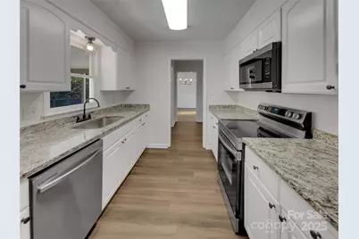 1057 Honeybee Trail, Fort Mill, SC 29715 - Photo 2