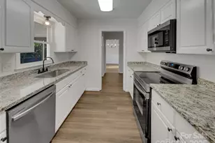 1057 Honeybee Trl, Fort Mill, SC 29715 - Photo 2