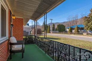 145 Killian St, Waynesville, NC 28786 - Photo 4