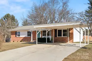 109 Willow Brook Rd, Hendersonville, NC 28792 - Photo 4