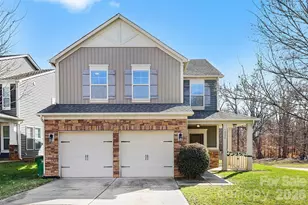 10004 Michael Crossing Dr, Charlotte, NC 28213 - Photo 2