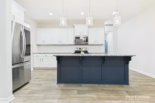 5939 River Mdw Ct, Charlotte, NC 28213 - Photo 6