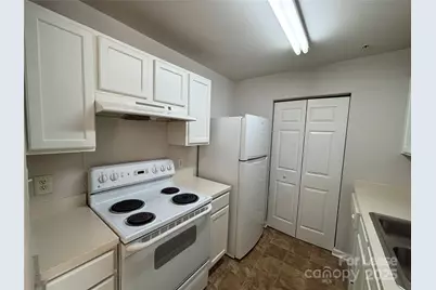 938 Plaza Walk Drive, Charlotte, NC 28215 - Photo 16