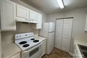 938 Plaza Walk Dr, Charlotte, NC 28215 - Photo 16