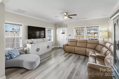 1764 17th Avenue NE, Hickory, NC 28601 - Photo 2