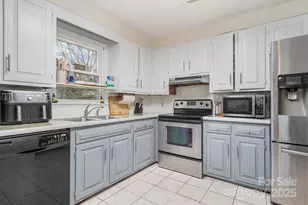 2128 23rd St Ct NE, Hickory, NC 28601 - Photo 4